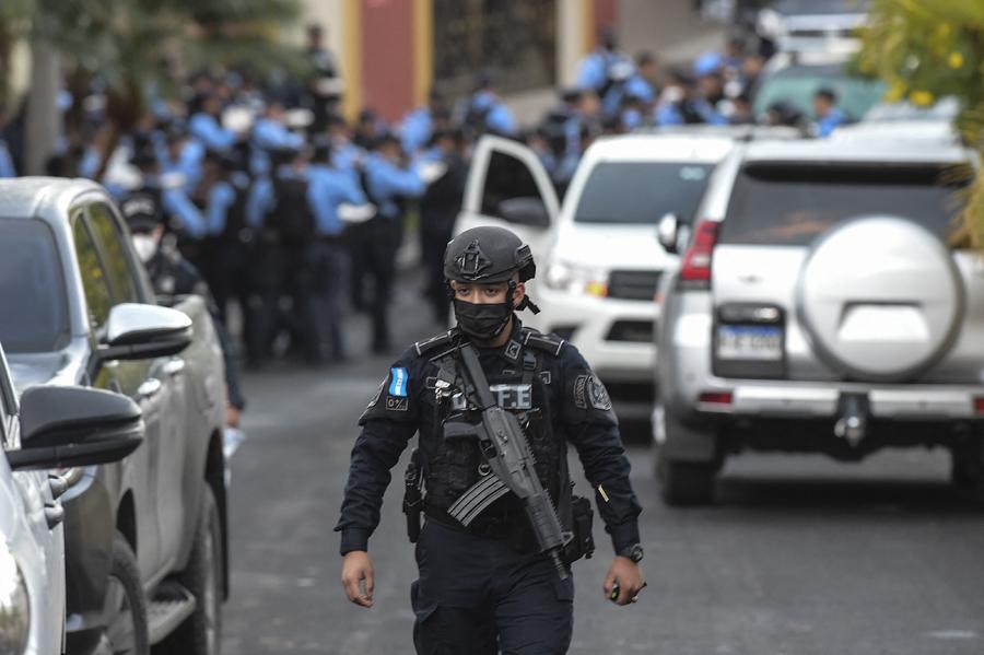 ¡Helicóptero, carros blindados y 700 policías! Así amanecieron las cercanías a la casa de Juan Orlando Hernández