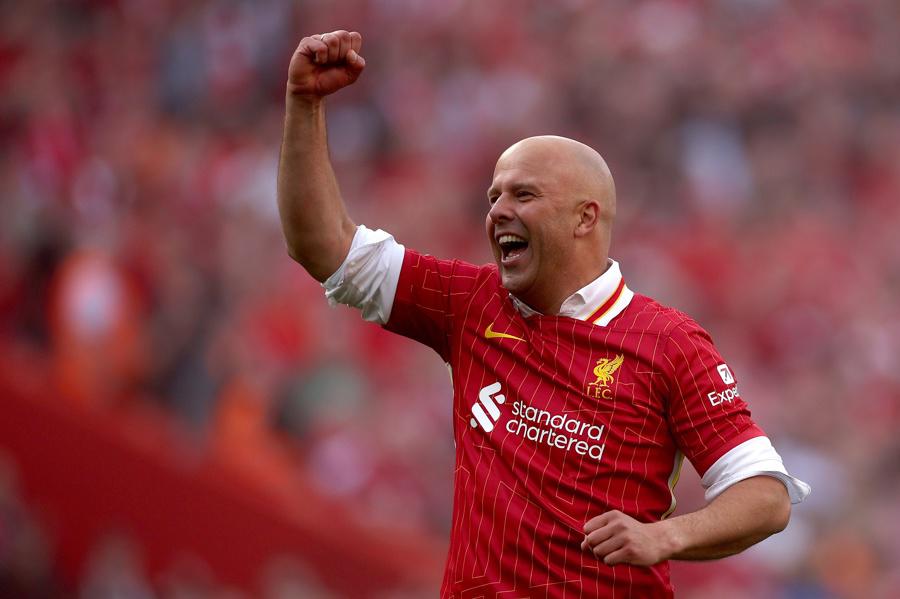 ¿Por qué no les dieron el título? Así festejó Liverpool la Premier League, el gesto de Slot con Jurgen Klopp y selfies de Salah