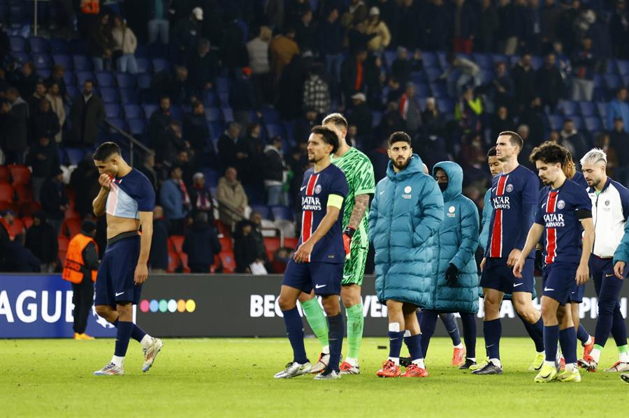 Terrible herida de Cubarsí que terminó con 10 puntos en la cara, crisis en el PSG y el penal más tonto en la historia de la Champions