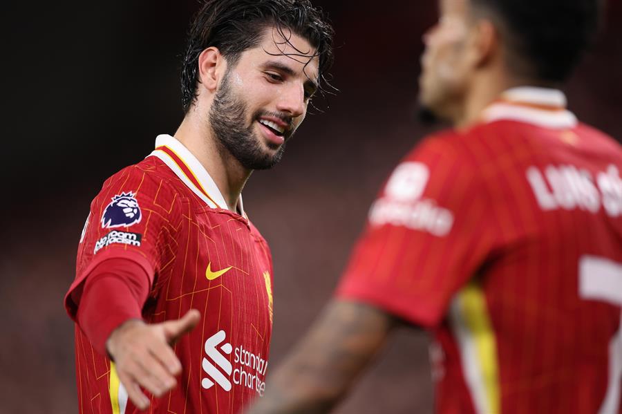 El polémico gesto de Pep Guardiola a los aficionados del Liverpool tras la derrota del Manchester City ¿Qué le cantaron?