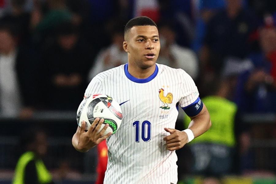 Lamine Yamal destrozó a Mbappé y festeja a lo Cristiano Ronaldo; Francia vivió una pesadilla frente a España