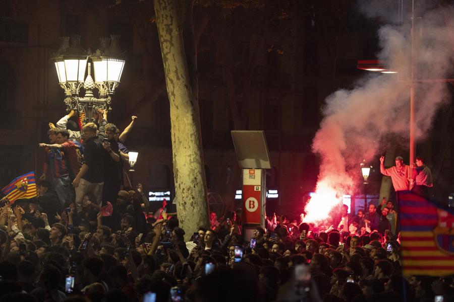 Barcelona festeja y Rudiger se enloquece, la imagen de Mbappé y Yamal y la locura en las calles de Cataluña; tres expulsados