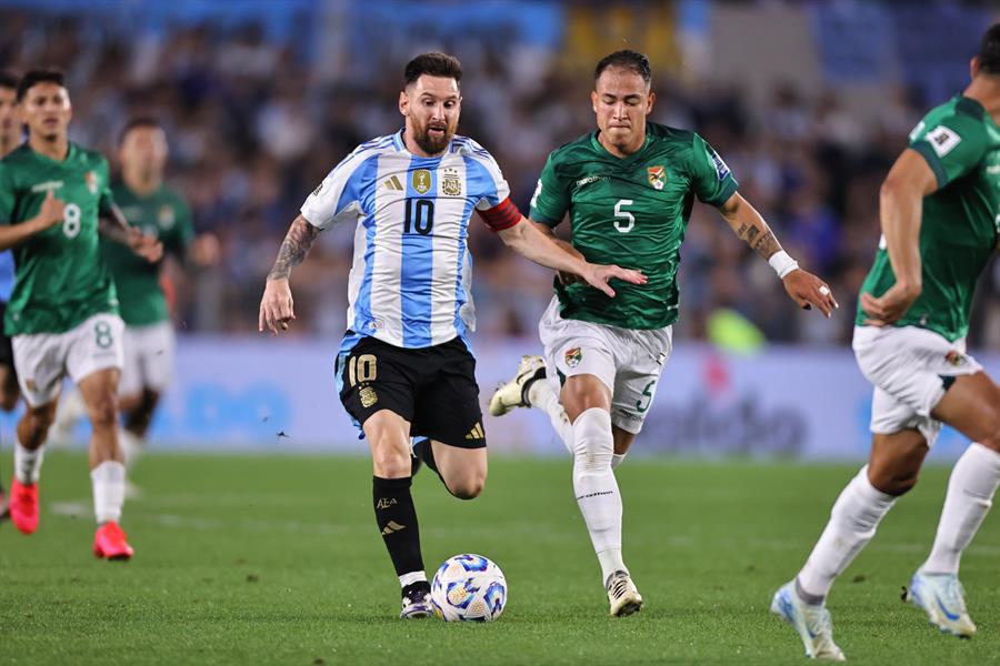 El famoso streamer que logró su foto con Messi y el chico de 20 años que debutó con Argentina y sorprendió a Leo ante Bolivia