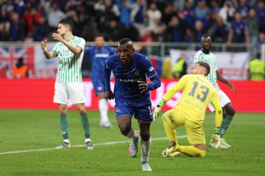 Chelsea consigue lo que nadie ha hecho: festejo por el título, el jugador que se comió a Antony y un Betis destrozado