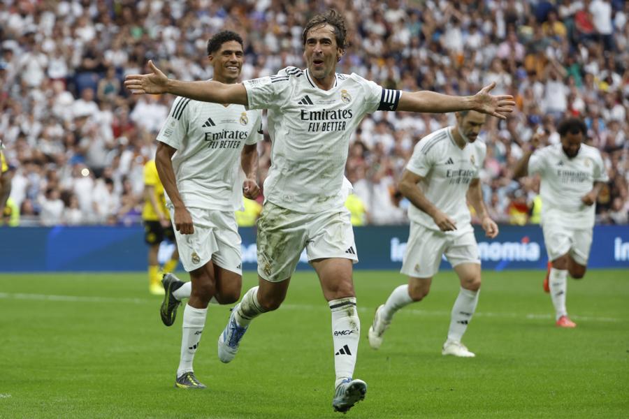 Toni Kroos volvió al Bernabéu y lo hizo con gol: Raúl se rinde ante el alemán en partido de leyendas del Real Madrid