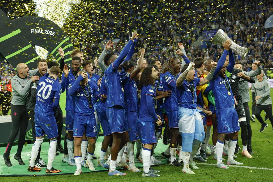 Chelsea consigue lo que nadie ha hecho: festejo por el título, el jugador que se comió a Antony y un Betis destrozado