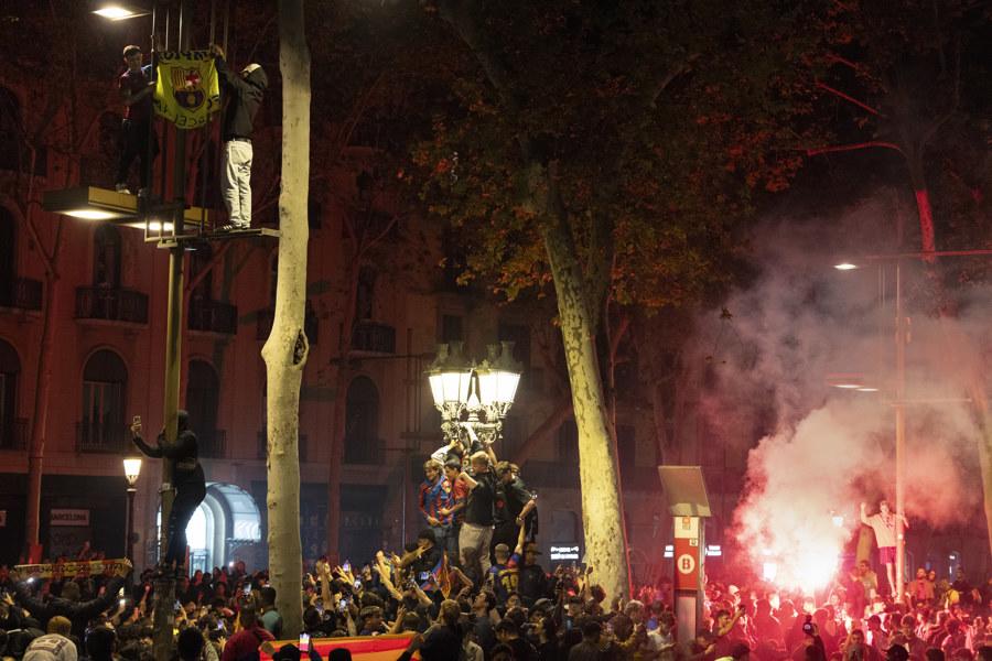 Barcelona festeja y Rudiger se enloquece, la imagen de Mbappé y Yamal y la locura en las calles de Cataluña; tres expulsados