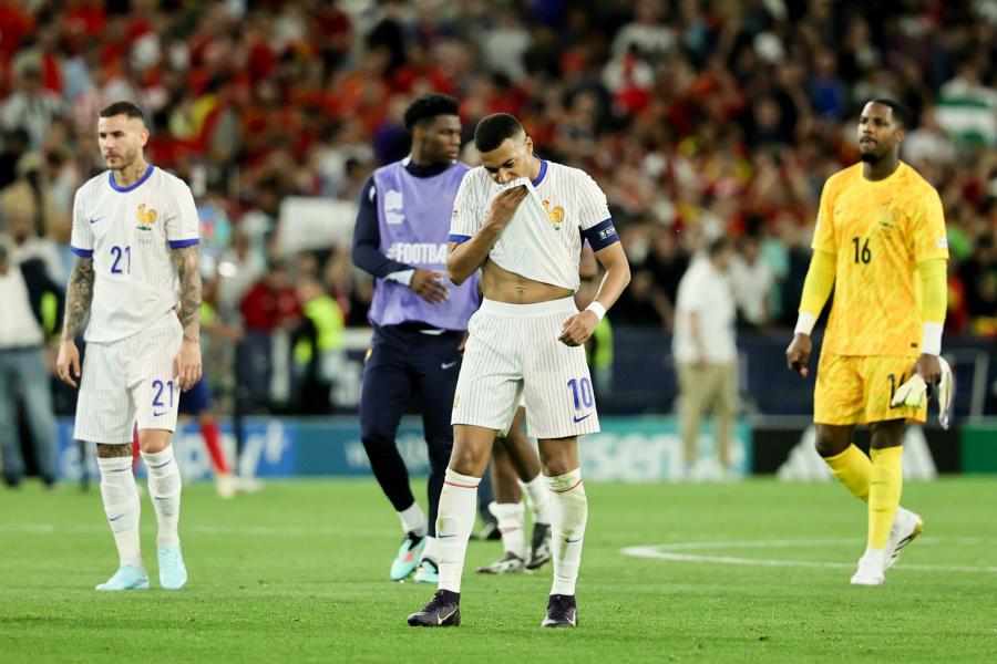 Lamine Yamal destrozó a Mbappé y festeja a lo Cristiano Ronaldo; Francia vivió una pesadilla frente a España