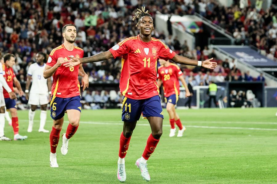 Lamine Yamal destrozó a Mbappé y festeja a lo Cristiano Ronaldo; Francia vivió una pesadilla frente a España