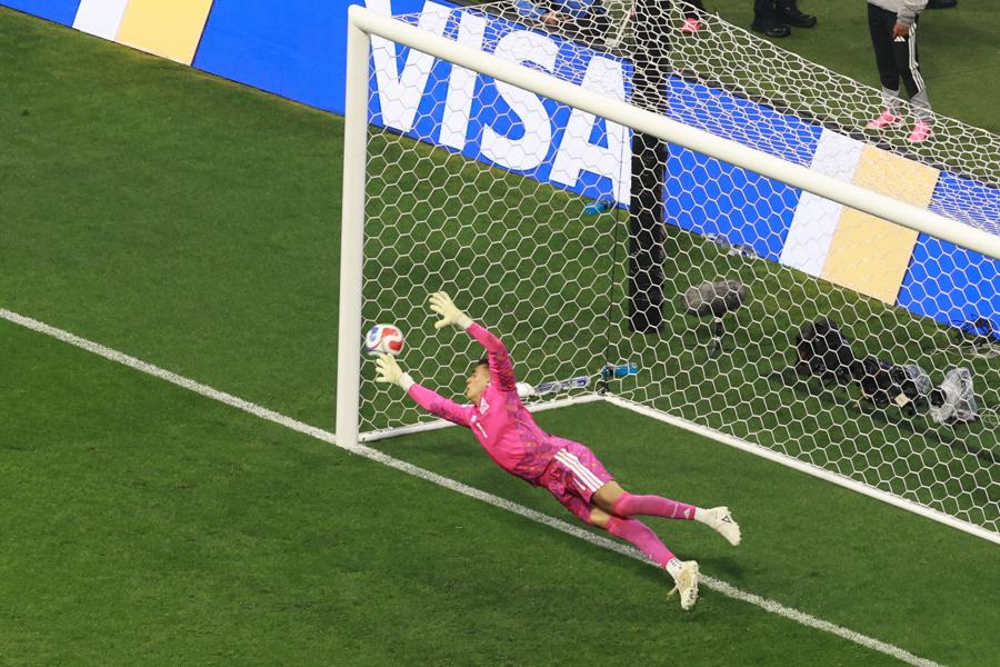 Cruce del Vasco Aguirre y México desgarrado; Inglaterra emula a Honduras y Costa Rica