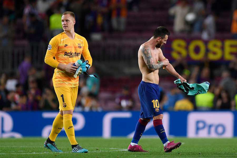 Ter Stegen y Messi luego de un partido con Barcelona en la Champions League.