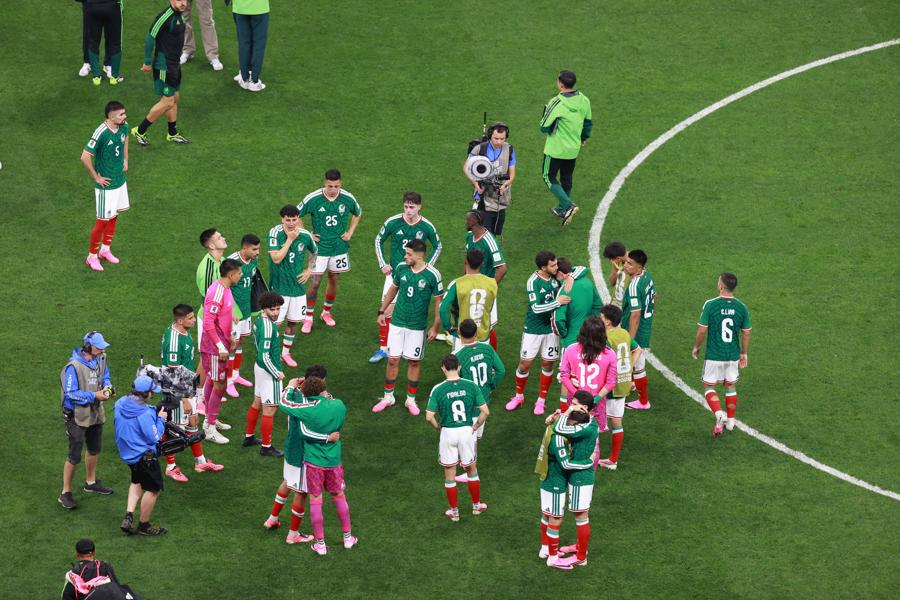 Cruce del Vasco Aguirre y México desgarrado; Inglaterra emula a Honduras y Costa Rica