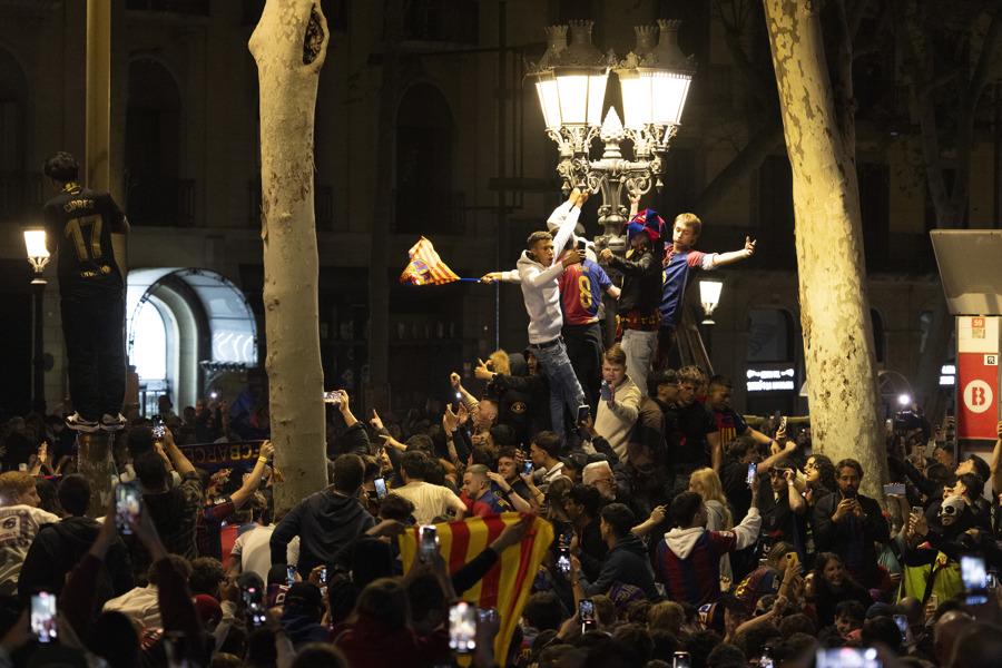 Barcelona festeja y Rudiger se enloquece, la imagen de Mbappé y Yamal y la locura en las calles de Cataluña; tres expulsados