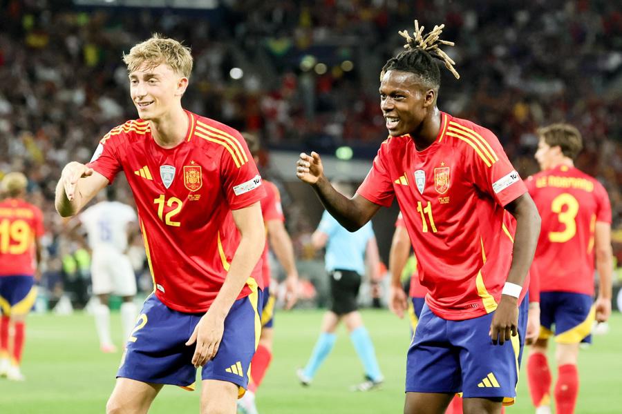 Lamine Yamal destrozó a Mbappé y festeja a lo Cristiano Ronaldo; Francia vivió una pesadilla frente a España