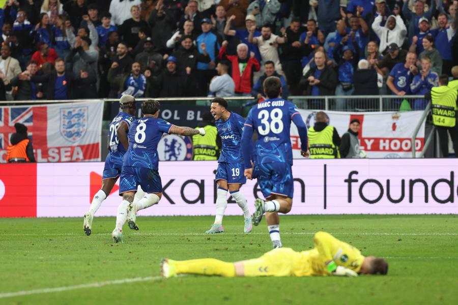 Chelsea consigue lo que nadie ha hecho: festejo por el título, el jugador que se comió a Antony y un Betis destrozado