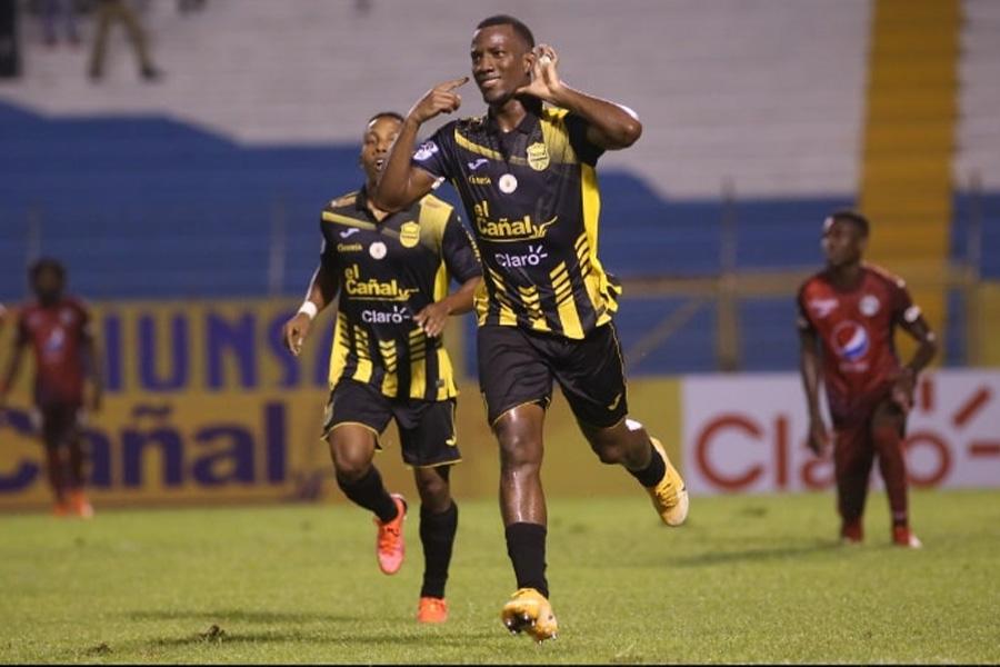 FICHAJES: Motagua va por goleador, Parrillas One anuncia DT argentino, Policía Nacional ficha y Gabriel Araújo es noticia