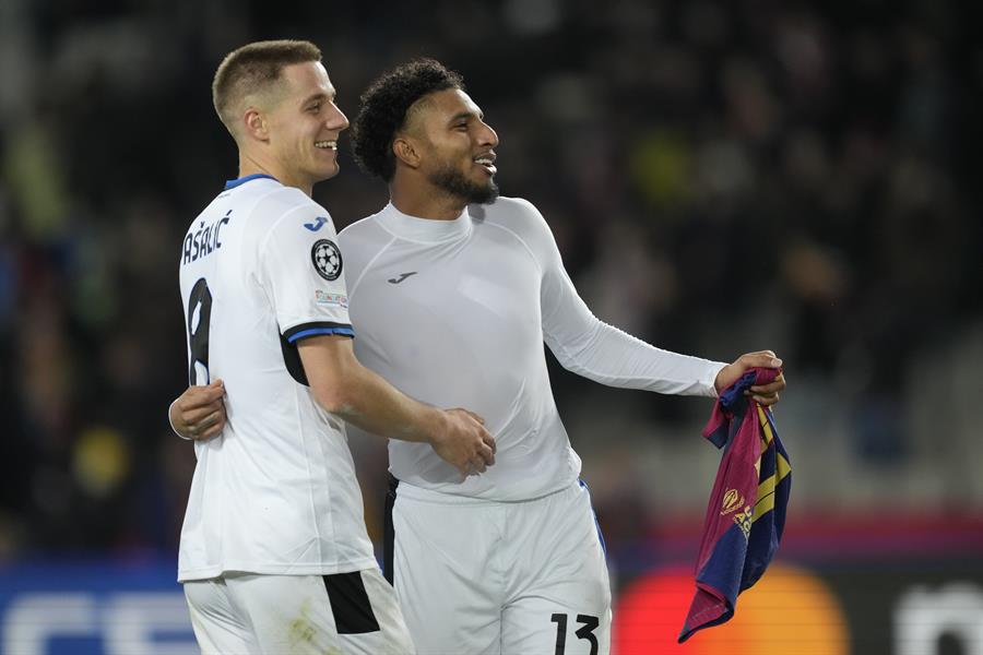 El festejo de Pep tras la sufrida clasificación a playoffs de la Champions, Barcelona dejó ir el segundo lugar y Rodrygo brilló