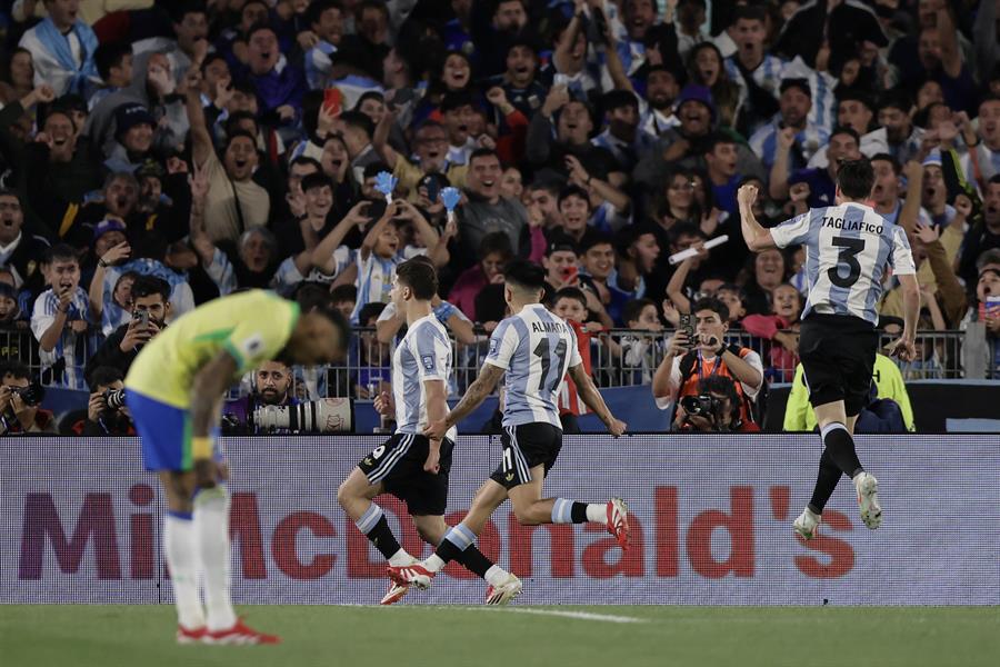 Paredes se burló de Rodrygo en la paliza de Argentina a Brasil, la bronca con Raphinha y Vinicius también se calentó