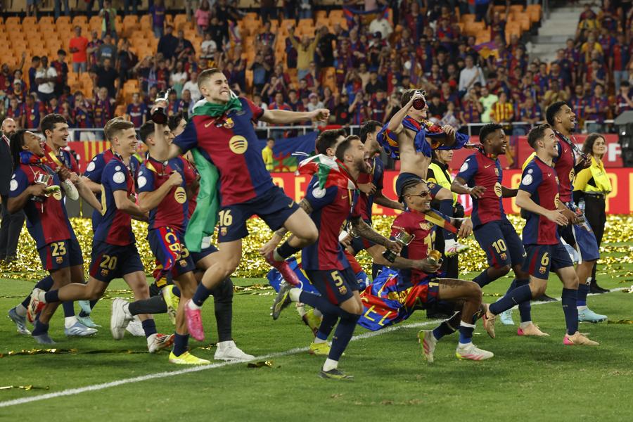Barcelona festeja y Rudiger se enloquece, la imagen de Mbappé y Yamal y la locura en las calles de Cataluña; tres expulsados
