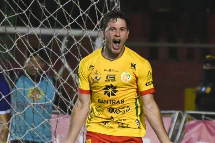 Solo uno supera a Eddie Hernández en el área: la tabla de máximos goleadores en las ligas de Centroamérica