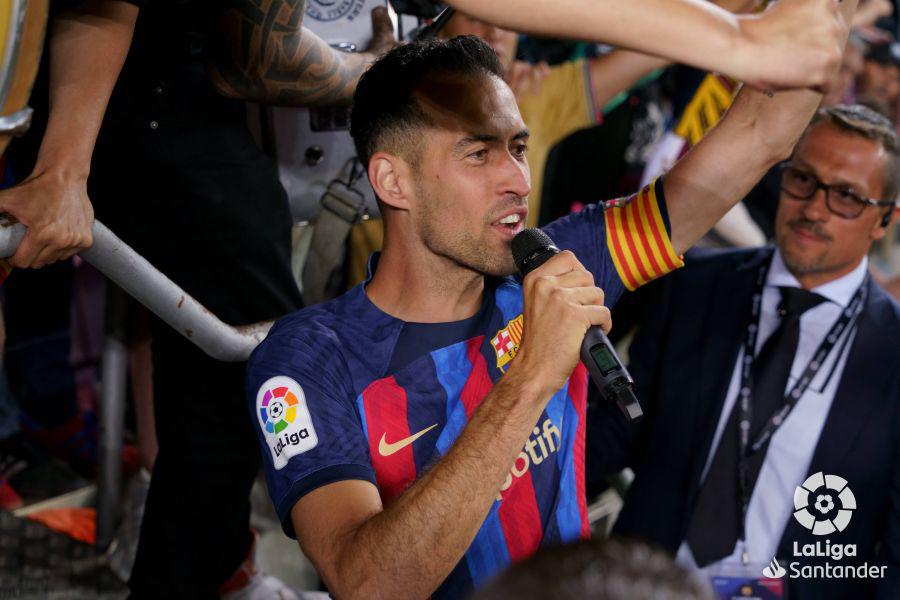 Barcelona celebra el título de campeón de LaLiga: pasillo, “nuevo” mediocampista y Busquets lideró la fiesta