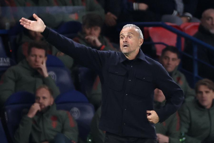 Es terrible: Luis Díaz provoca grave lesión a Hakimi en la Champions; el jugador del PSG se marcha llorando