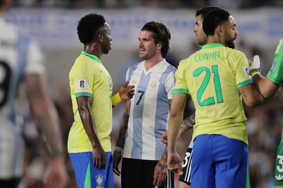 Paredes se burló de Rodrygo en la paliza de Argentina a Brasil, la bronca con Raphinha y Vinicius también se calentó