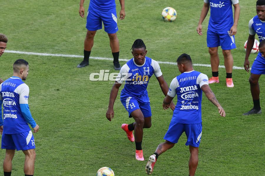 ¡La charla del Bolillo y buen ambiente! Las imágenes del primer entreno de Honduras de cara al amistoso con Colombia