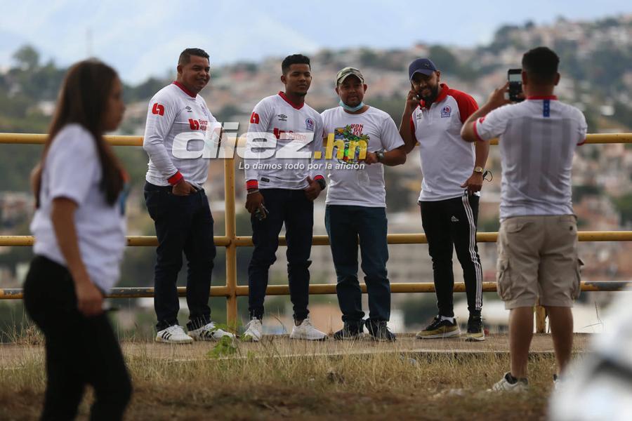 ¡Leones, banderas y selfies! Tegucigalpa se viste de fiesta con la final del fútbol hondureño Olimpia vs. Real España