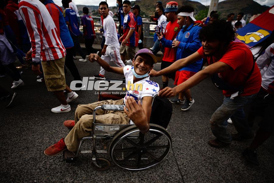 ¡Leones, banderas y selfies! Tegucigalpa se viste de fiesta con la final del fútbol hondureño Olimpia vs. Real España