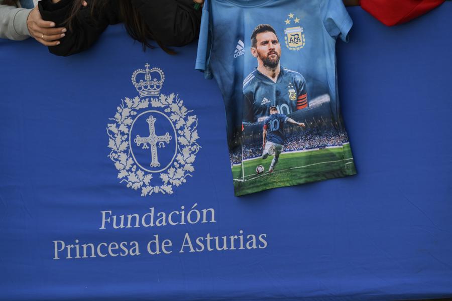 Messi recibirá el premio que su padre tanto quería y esto dijo del Barcelona