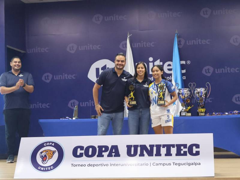Los atletas más sobresalientes del torneo fueron reconocidos por su desempeño individual durante la ceremonia de premiación realizada en el Polideportivo UNITEC Tegucigalpa.