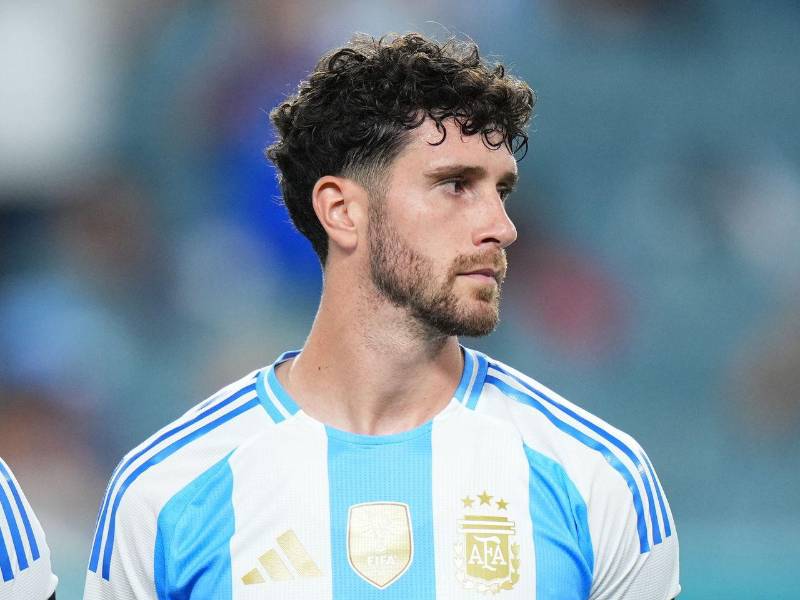 El defensor Marcos Senesi se suma a la convocatoria de Argentina y disputará la Copa Mundial de la FIFA 2026.