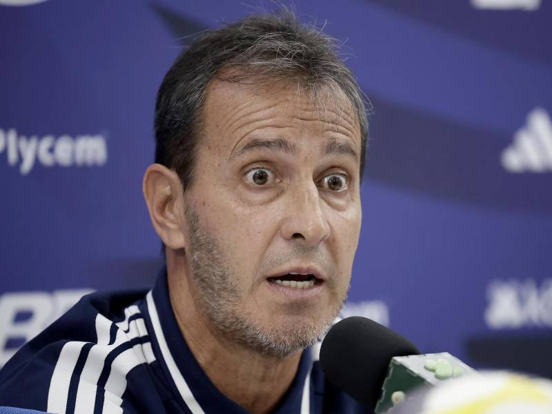 Batista quiere una Costa Rica que vuelva a enamorar a la afición del país