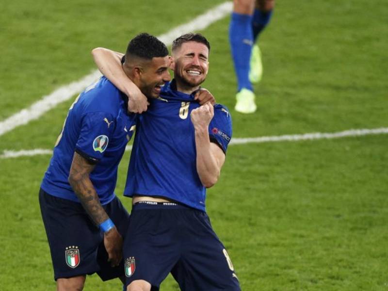 Italy's players celebrate winning the UEFA EURO 2020 final football match between Italy and England at the Wembley Stadium in London on July 11, 2021. (Photo by JOHN SIBLEY / POOL / AFP)