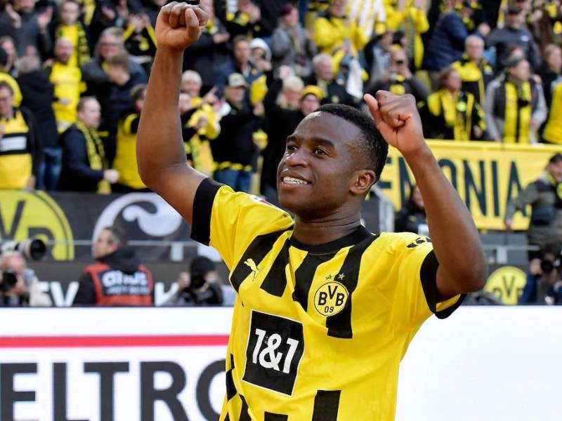 <b>Youssoufa Moukoko tiene 17 años y es la joven figura del Dortmund alemán.</b>