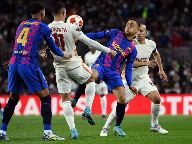 El Barcelona no encontró el gol en el primer tiempo ante el equipo turco.