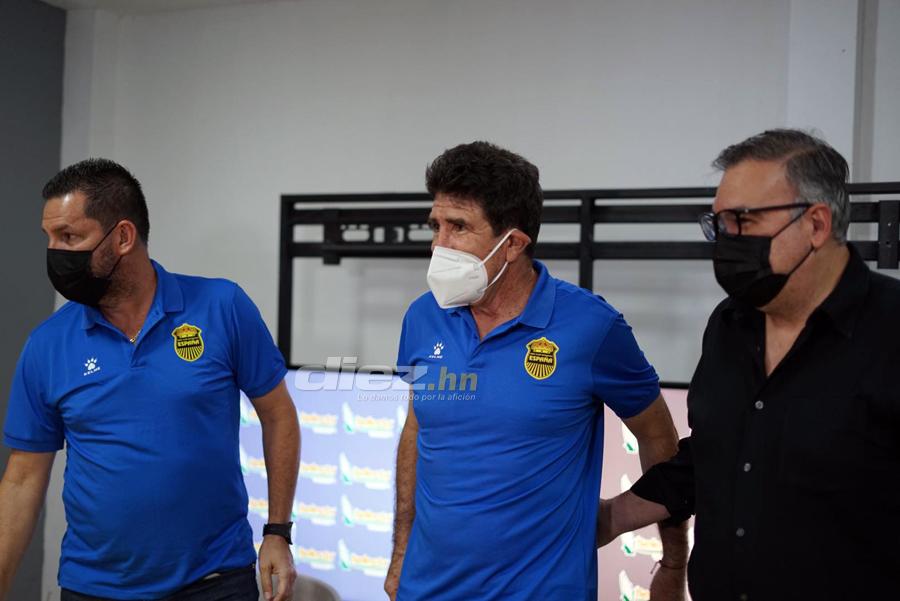 Así fue el primer día de Héctor Vargas con Real España; los ‘regalos’, el café, sus ayudantes y la charla