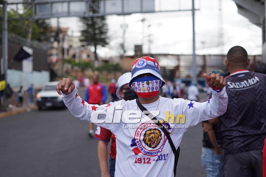 ¡Leones, banderas y selfies! Tegucigalpa se viste de fiesta con la final del fútbol hondureño Olimpia vs. Real España