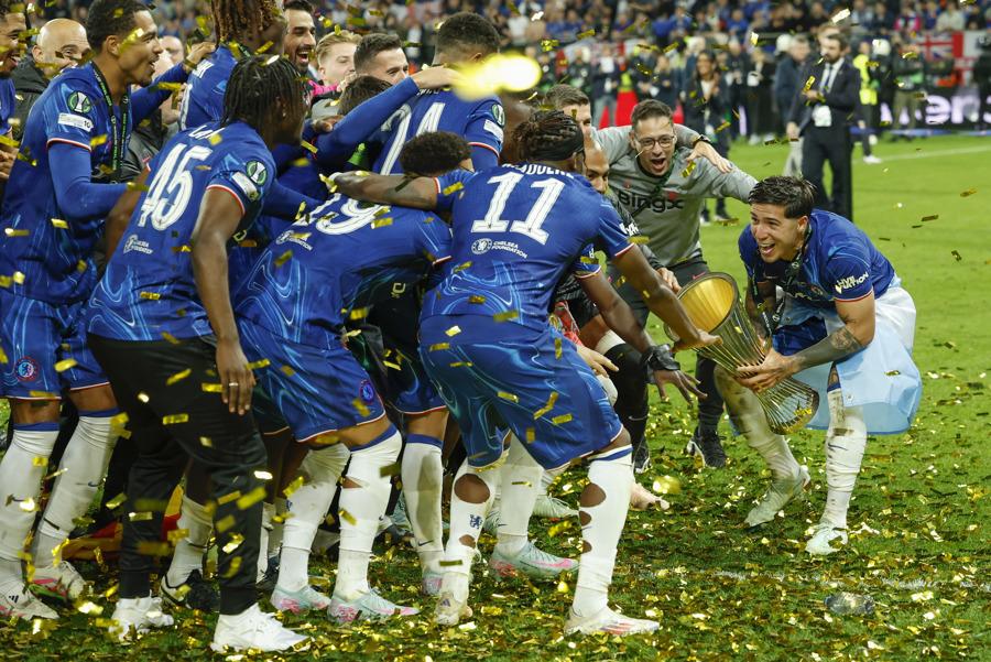 Chelsea consigue lo que nadie ha hecho: festejo por el título, el jugador que se comió a Antony y un Betis destrozado