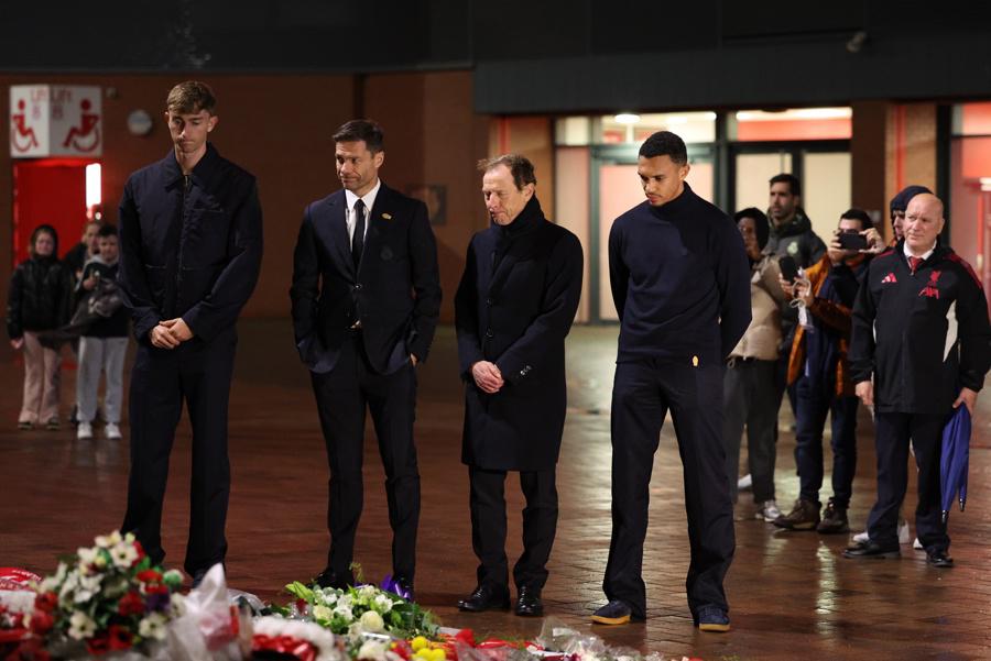 Real Madrid visitó el altar de Diogo Jota en Anfield y la carta de Alexander-Arnold: Te echo de menos compañero...