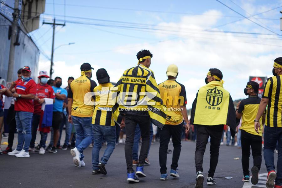 ¡Leones, banderas y selfies! Tegucigalpa se viste de fiesta con la final del fútbol hondureño Olimpia vs. Real España