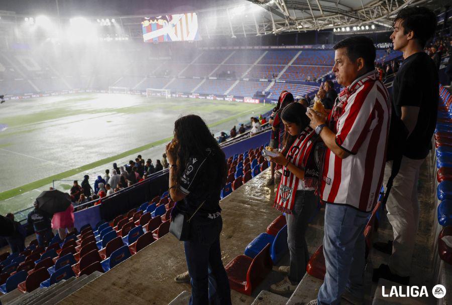 Impactantes imágenes del aguacero que aplazó un partido de LaLiga