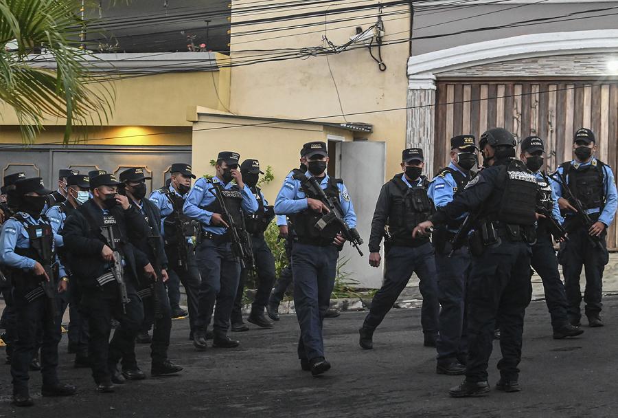 ¡Helicóptero, carros blindados y 700 policías! Así amanecieron las cercanías a la casa de Juan Orlando Hernández