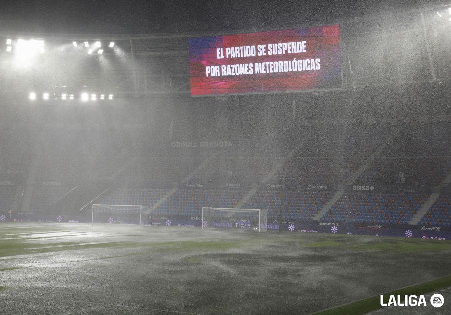 Impactantes imágenes del aguacero que aplazó un partido de LaLiga