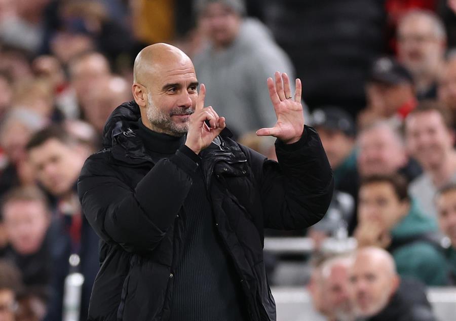 El polémico gesto de Pep Guardiola a los aficionados del Liverpool tras la derrota del Manchester City ¿Qué le cantaron?