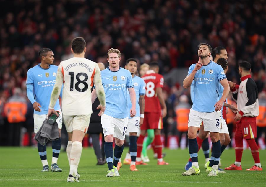 El polémico gesto de Pep Guardiola a los aficionados del Liverpool tras la derrota del Manchester City ¿Qué le cantaron?