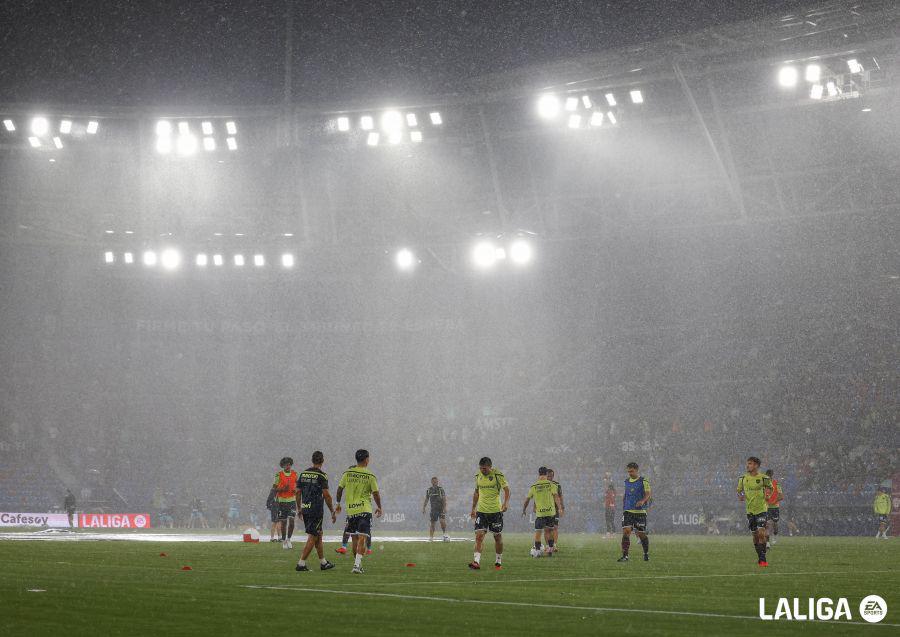 Impactantes imágenes del aguacero que aplazó un partido de LaLiga