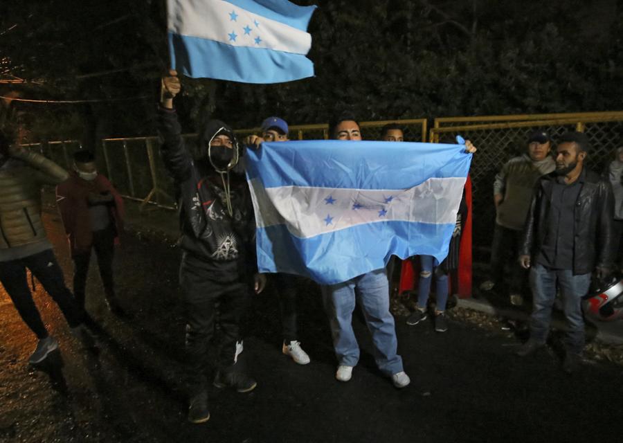 ¡Helicóptero, carros blindados y 700 policías! Así amanecieron las cercanías a la casa de Juan Orlando Hernández