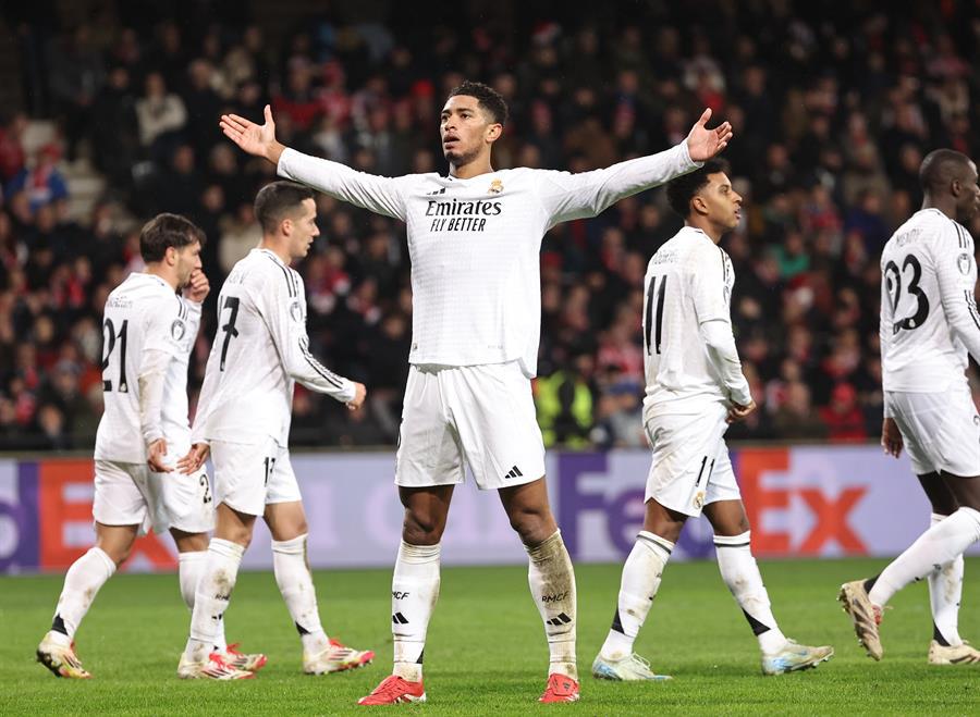 El festejo de Pep tras la sufrida clasificación a playoffs de la Champions, Barcelona dejó ir el segundo lugar y Rodrygo brilló